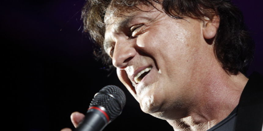 Pula, 040812.
Pop zvijezda Zdravko Colic odrzao je koncert u Areni , a kao gosce pjevale su klapa Teranke. U dobro popunjenoj Areni pojavila su se i mnoga poznata lica.
Foto: Srecko Niketic / CROPIX