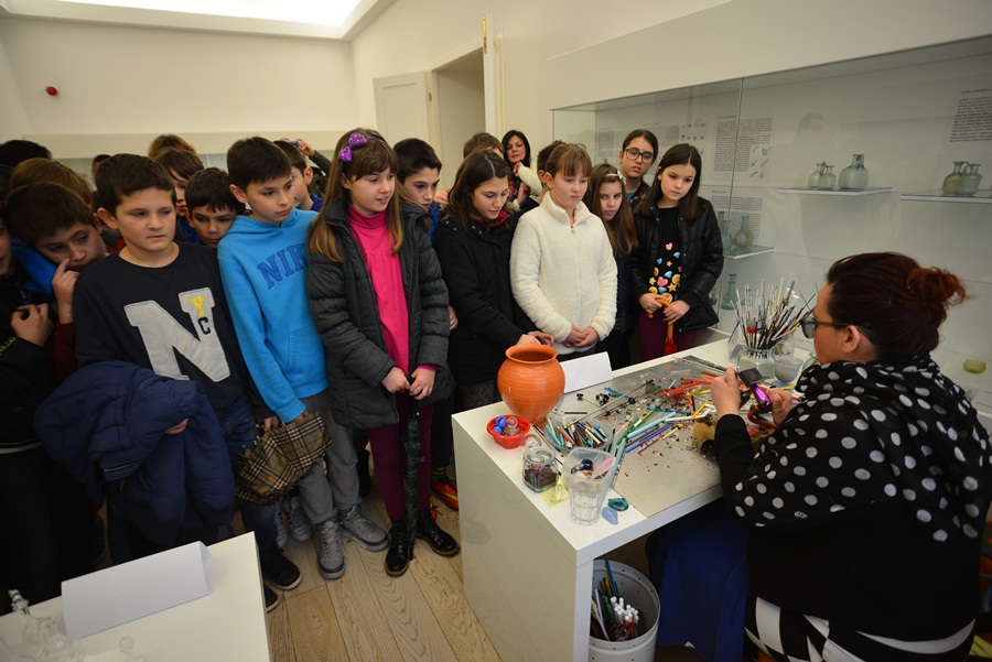 zadar; 9 ozujka 2016 – radionica recikliranja stakla – muzej antickog stakla zadar; 9 ozujka 2016 – radionica recikliranja stakla – muzej antickog stakla