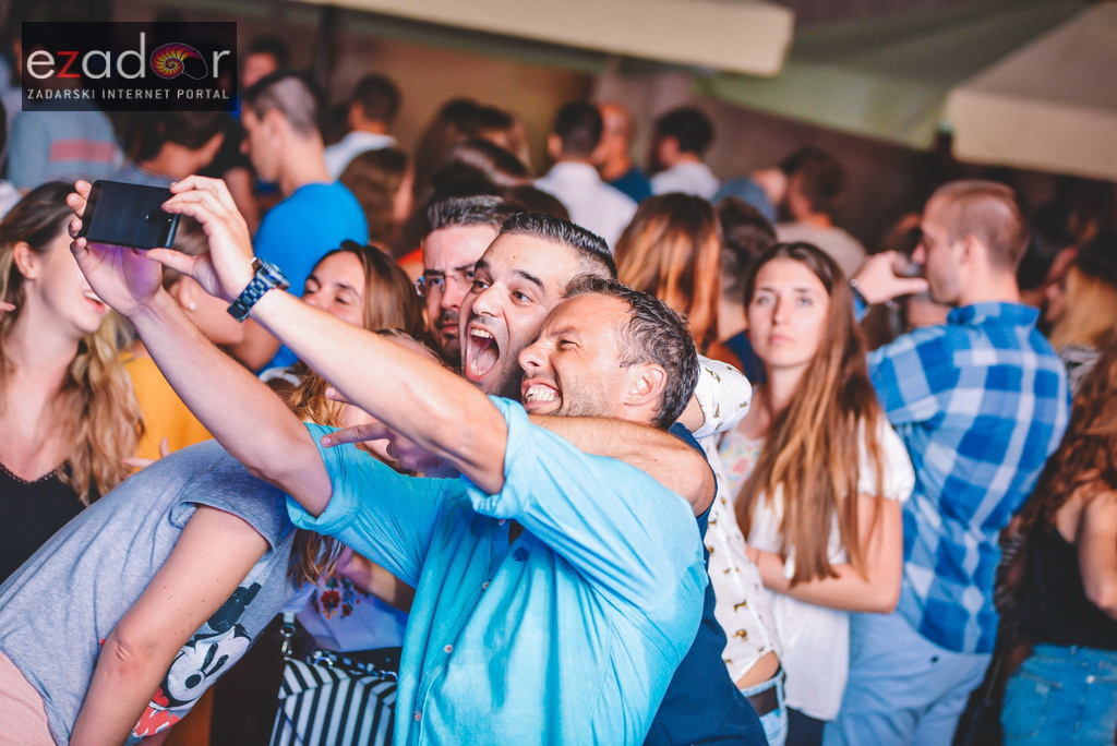 Saturday Night with DJ Dizzy @ Svarog Bar