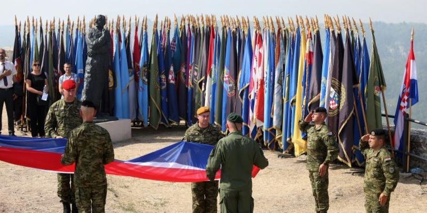 Na kninskoj tvrdjavi je drzana generalna proba ceremonije podizanja hrvatske zastave povodom proslave Dana pobjede i domovinske zahvalnosti i Dan hrvatskih branitelja, te 22. obljetnice vojno-redarstvene operacije “Oluja” Na kninskoj tvrdjavi je drzana generalna proba ceremonije podizanja hrvatske zastave povodom proslave Dana pobjede i domovinske zahvalnosti i Dan hrvatskih branitelja, te 22. obljetnice vojno-redarstvene operacije “Oluja”