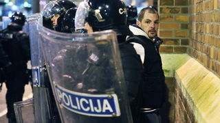 Maribor (Slovenija), 031212.
Prosvjed gradjana Maribora protiv trenutacnog gradonacelnika Franca Kanglera, osumnjicenog za umjesanost u korupciju. Prosvjed je zapoceo okupljanjem nekoliko tisuca ljudi na Trgu Slobode, a zatim se preselio ispred zgrade opc Maribor (Slovenija), 031212.
Prosvjed gradjana Maribora protiv trenutacnog gradonacelnika Franca Kanglera, osumnjicenog za umjesanost u korupciju. Prosvjed je zapoceo okupljanjem nekoliko tisuca ljudi na Trgu Slobode, a zatim se preselio ispred zgrade opc