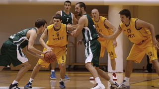 Split, 141011.
Dvorana Gripe.
Kosarkaska utakmica A-1 lige: Split – Borik
Na slici: detalj iz igre.
Foto: Vojko Basic / CROPIX Split, 141011.
Dvorana Gripe.
Kosarkaska utakmica A-1 lige: Split – Borik
Na slici: detalj iz igre.
Foto: Vojko Basic / CROPIX