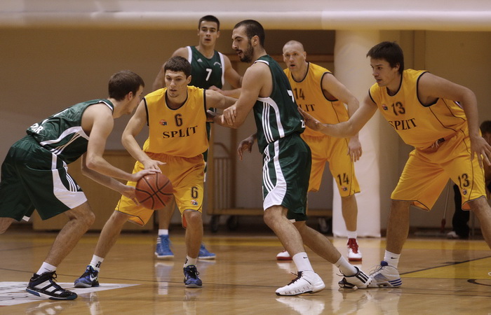 Split, 141011.
Dvorana Gripe.
Kosarkaska utakmica A-1 lige: Split – Borik
Na slici: detalj iz igre.
Foto: Vojko Basic / CROPIX Split, 141011.
Dvorana Gripe.
Kosarkaska utakmica A-1 lige: Split – Borik
Na slici: detalj iz igre.
Foto: Vojko Basic / CROPIX