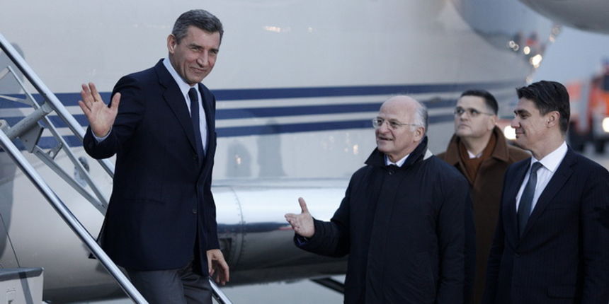 Zagreb, 161112.
Pleso.
Nakon oslobadjajuce presude i provedenih 7 i 5 godina u Haaskom pritvoru, generali Ante Gotovina i Mladen Markac posebnim Vladinim zrakoplovom sletjeli su oko 16h na zagrebacki aerodrom.
Na fotografiji: Ante Gotovina, Josip Leko i Z