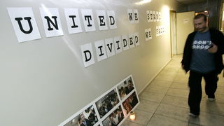 Zagreb, 081110.
Radio 101, Gajeva ulica.
Dio zaposlenika i honorarnih djelatnika Radija 101 usao je u strajk upozorenja, koji ce trajati od 8 do 14 sati, nakon cega se redovni program nastavlja. Racun Radija 101 je blokiran, posljednja placa zaposlenim dj Zagreb, 081110.
Radio 101, Gajeva ulica.
Dio zaposlenika i honorarnih djelatnika Radija 101 usao je u strajk upozorenja, koji ce trajati od 8 do 14 sati, nakon cega se redovni program nastavlja. Racun Radija 101 je blokiran, posljednja placa zaposlenim dj