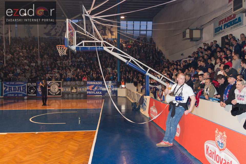 Humanitarno gledanje utakmice Zadar-Cibona u Jazinama Humanitarno gledanje utakmice Zadar-Cibona u Jazinama