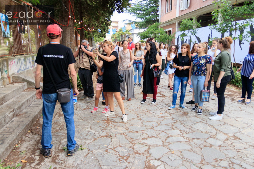 Simboličnim rušenjem zida započeo je urbani festival KvartArt na Voštarnici