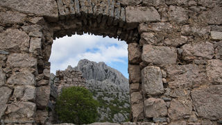 Velebitska katedrala – Tulove grede. Foto: Vinko Pešić Velebitska katedrala – Tulove grede. Foto: Vinko Pešić