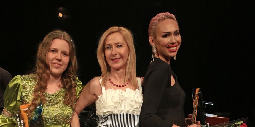 Svjetlost dolazi, Sanela Bačić, Anja Grabar Svjetlost dolazi, Sanela Bačić, Anja Grabar