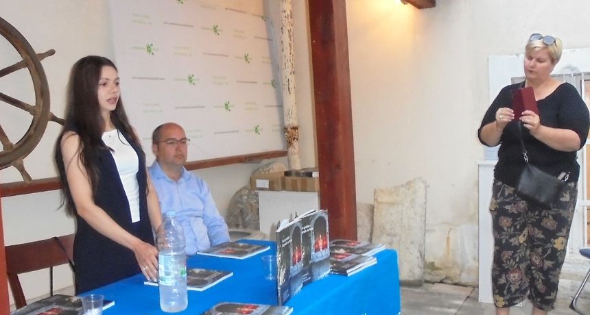 Predstavljena knjiga “Staro groblje u Biogradu na Moru” Predstavljena knjiga “Staro groblje u Biogradu na Moru”