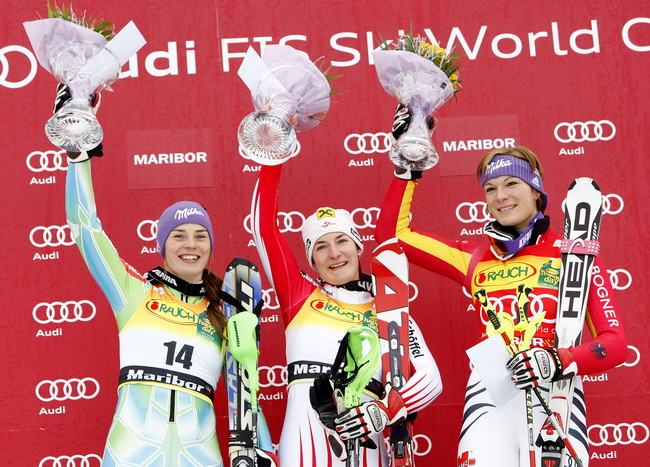 Maribor, Slovenija, 170110.
Audi FIS Ski World Cup.
46. Zlatna lisica. Slaolm.
Na fotografiji: proglasenje pobjednica slaloma: slijeva Tina Maze (druga) Kathrin Zettel (pobjednica) i Maria Reisch (treca).
Foto: Ronald Gorsic / CROPIX
