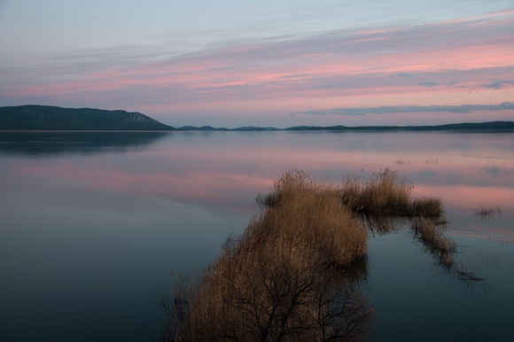 Prekrasan siječanjski suton na Vranskom jezeru. Foto: Vinko Pešić Prekrasan siječanjski suton na Vranskom jezeru. Foto: Vinko Pešić