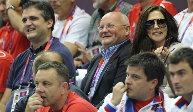 London, 310712.
Dvorana Copper Box.
Hrvatska muska rukometna reprezentacija igra utakmicu 2. kolo u skupini B protiv Srbije tokom Olimpijskih Igra u Londonu.
Na fotografiji: Slavica Eccelstone, Zlatko Matesa i Sandi Sola.
Foto: Drago Sopta / CROPIX