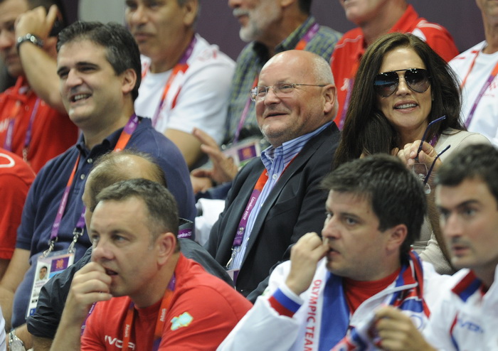 London, 310712.
Dvorana Copper Box.
Hrvatska muska rukometna reprezentacija igra utakmicu 2. kolo u skupini B protiv Srbije tokom Olimpijskih Igra u Londonu.
Na fotografiji: Slavica Eccelstone, Zlatko Matesa i Sandi Sola.
Foto: Drago Sopta / CROPIX