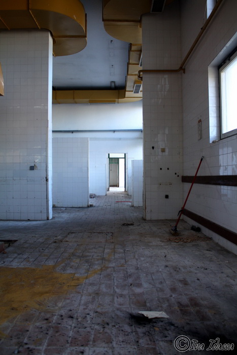 Devastirana bivša vojna baza Šepurine, Foto: Iva Idassa Devastirana bivša vojna baza Šepurine, Foto: Iva Idassa