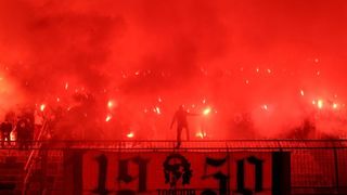 Torcida se uz svijeće, bengalke i molitvu dostojanstveno oprostila od svog kolege Žana Ojdanića na sjevernoj tribini Poljuda. Foto: Ivo Čagalj/PIXSELL Torcida se uz svijeće, bengalke i molitvu dostojanstveno oprostila od svog kolege Žana Ojdanića na sjevernoj tribini Poljuda. Foto: Ivo Čagalj/PIXSELL