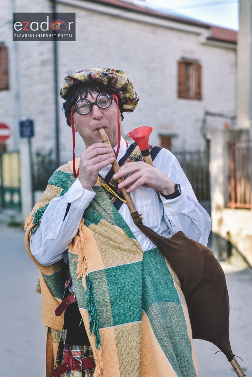 Škotski kiltovi preplavili zadarske Stanove Škotski kiltovi preplavili zadarske Stanove