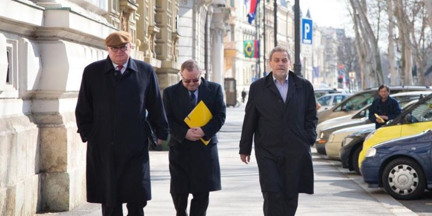 Zagreb – Milan Bandic u pratnji odvjetnika Marijana Hanzekovica dolazi u zgradu Zupanijskog suda. Photo: Davor Puklavec/PIXSELL Zagreb – Milan Bandic u pratnji odvjetnika Marijana Hanzekovica dolazi u zgradu Zupanijskog suda. Photo: Davor Puklavec/PIXSELL