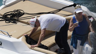 Dubrovnik, 050710.
U Dubrovnik je danas dosao John McEnroe, poznati tenisac koji ce sa Goran Ivanisevicem 08.07.10. odigrati revijalni humanitarni mec za Dubrovacku opcu bolnicu. Mec ce se odigrati na Stradunu ispred Knezeva dvora. John McEnroe stigao je Dubrovnik, 050710.
U Dubrovnik je danas dosao John McEnroe, poznati tenisac koji ce sa Goran Ivanisevicem 08.07.10. odigrati revijalni humanitarni mec za Dubrovacku opcu bolnicu. Mec ce se odigrati na Stradunu ispred Knezeva dvora. John McEnroe stigao je