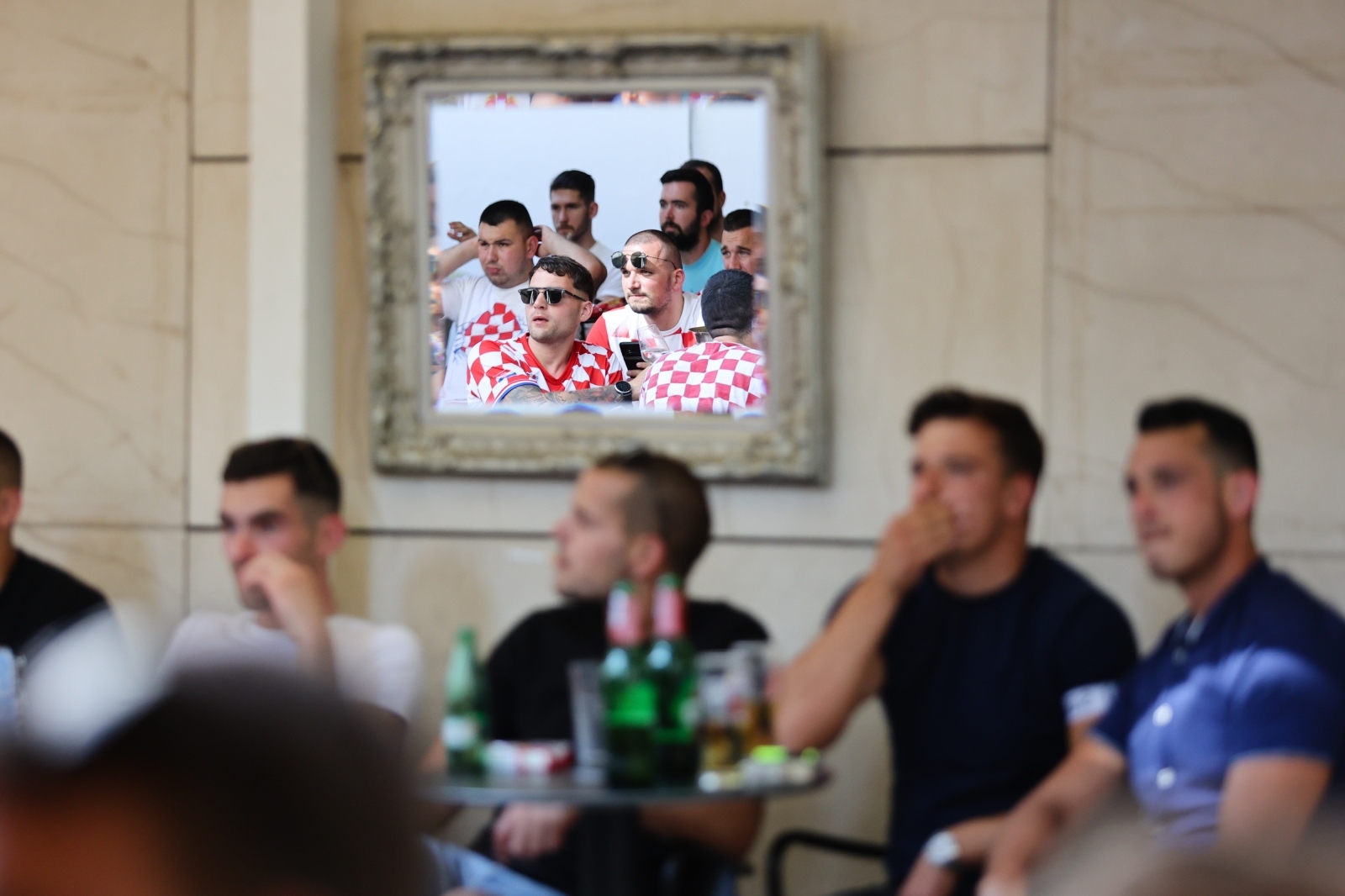 Navijači prate utakmicu Hrvatska – Engleska