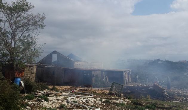Izgorjela štala, foro. Radio Zadar