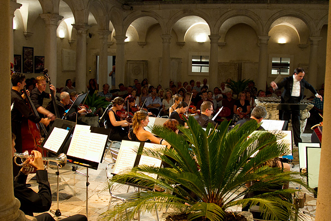 Orchestra Mitteleuropea u klaustru crkve Sv. Frane, Foto: Leo Banić