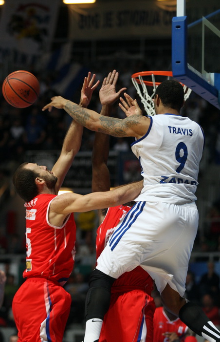 Zadar, 090313.
Dvorana Kresimira Cosica.
Utakmica 24.kola ABA lige, KK Zadar – KK Radnicki.
Na fotografiji: igrac Zadra (bijeli) Romeo Travis.
Foto: Jure Miskovic / CROPIX Zadar, 090313.
Dvorana Kresimira Cosica.
Utakmica 24.kola ABA lige, KK Zadar – KK Radnicki.
Na fotografiji: igrac Zadra (bijeli) Romeo Travis.
Foto: Jure Miskovic / CROPIX