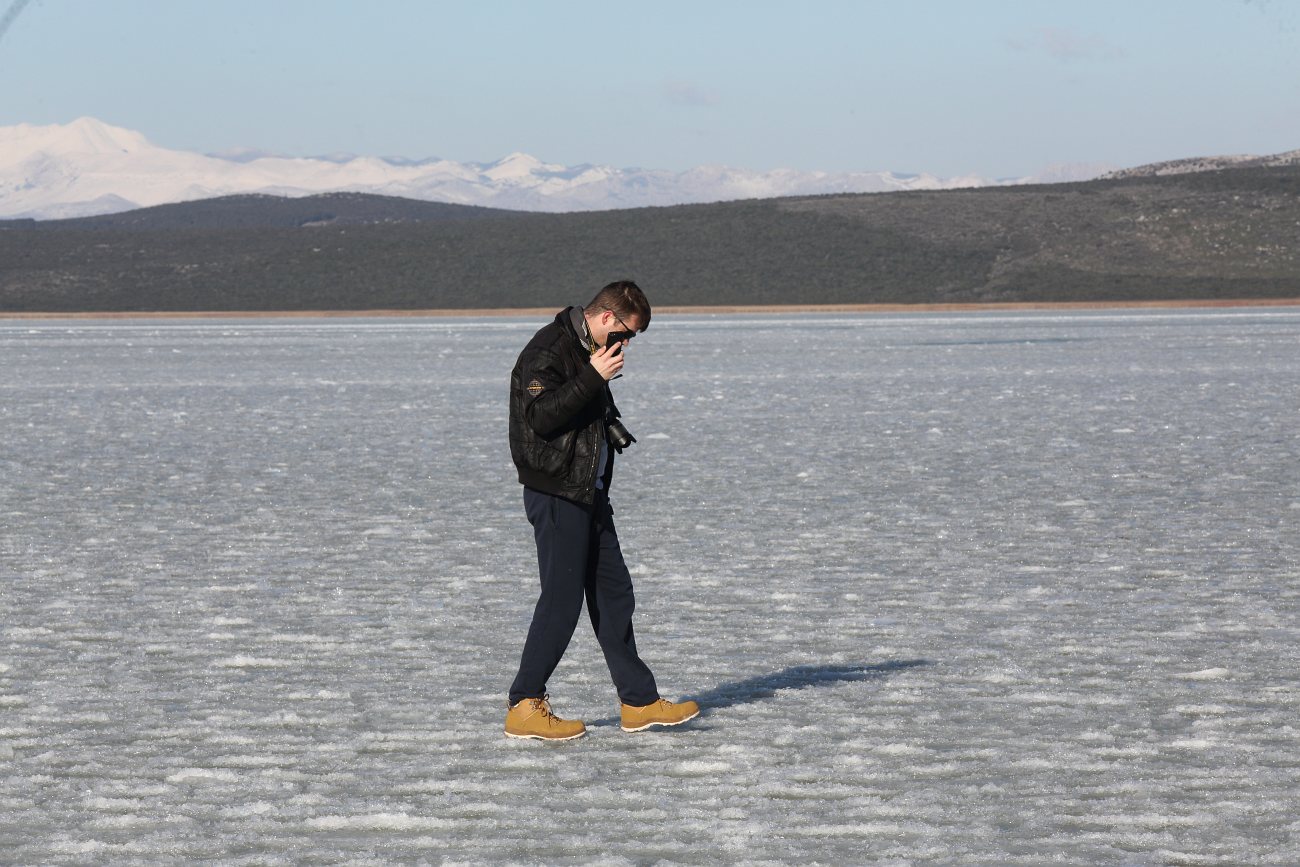 Šetnja po zaleđenom i bajkovitim Vranskim jezerom Šetnja po zaleđenom i bajkovitim Vranskim jezerom