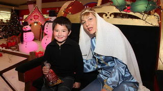 Sv. Luce razveselila mališane u Supernova centru, Foto: Iva Perinčić Sv. Luce razveselila mališane u Supernova centru, Foto: Iva Perinčić