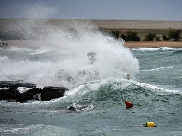 Olujna bura u Ražancu 15. srpnja 2016. Foto:Leo Kvarantan Olujna bura u Ražancu 15. srpnja 2016. Foto:Leo Kvarantan