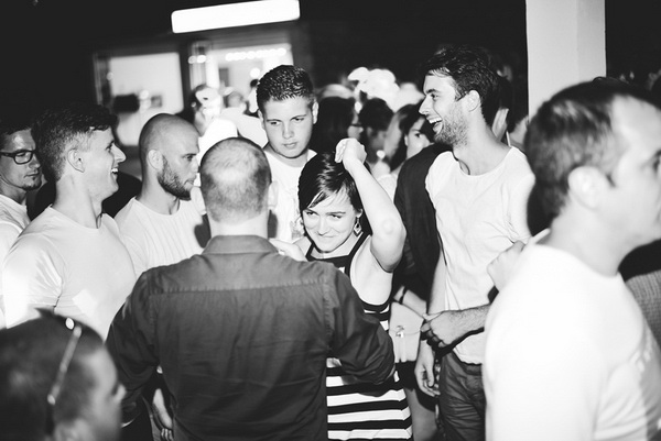 Odlična zabava u Noštromo i Vagabundo barovima na Viru