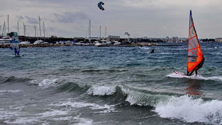 Kiteri i surferi uživali u jakom jugu