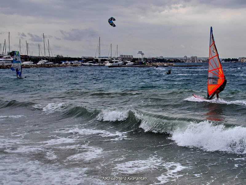 Kiteri i surferi uživali u jakom jugu