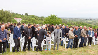 Misa na ostacima crkve na Petrini, foto: Leo Banić Misa na ostacima crkve na Petrini, foto: Leo Banić