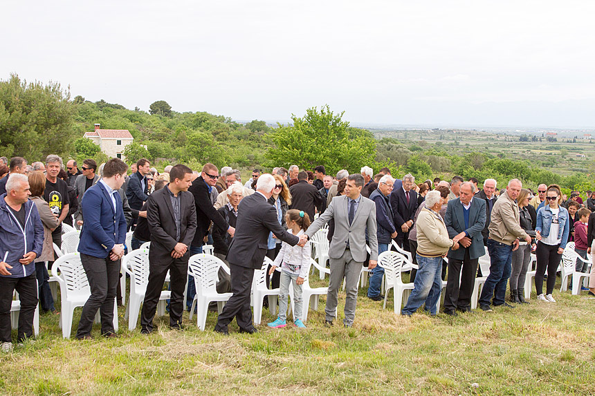 Misa na ostacima crkve na Petrini, foto: Leo Banić Misa na ostacima crkve na Petrini, foto: Leo Banić