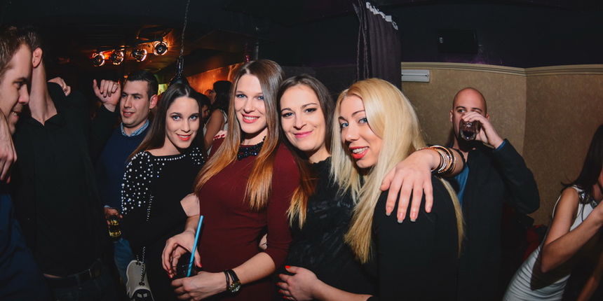 Novogodišnji doček u Podroomu uz grupu Viva, foto-Iva Perinčić Novogodišnji doček u Podroomu uz grupu Viva, foto-Iva Perinčić