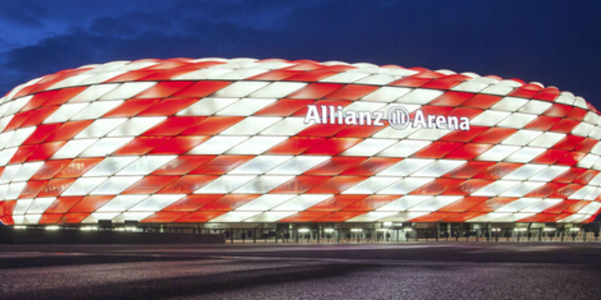 Allianz Arena zasjala u crveno-bijelim kvadratićima, foto: mediaservis Allianz Arena zasjala u crveno-bijelim kvadratićima, foto: mediaservis