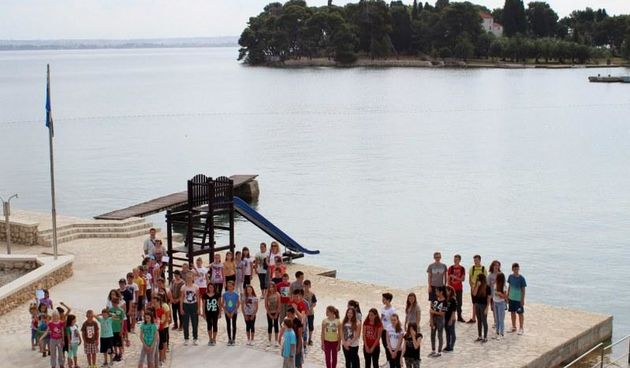 Preko: Plava zastava deseti put zaredom podignuta na plaži Jaz, foto: nasiskolji.hr