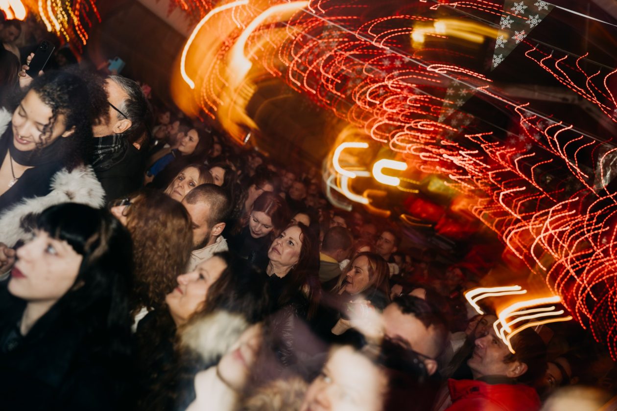 Nipplepeople @ Advent u Zadru – Božićni gramofon na Pijaci