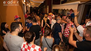 Čudesna noć: Velika fešta ulicama Zadra nakon plasmana Vatrenih u finale SP Čudesna noć: Velika fešta ulicama Zadra nakon plasmana Vatrenih u finale SP