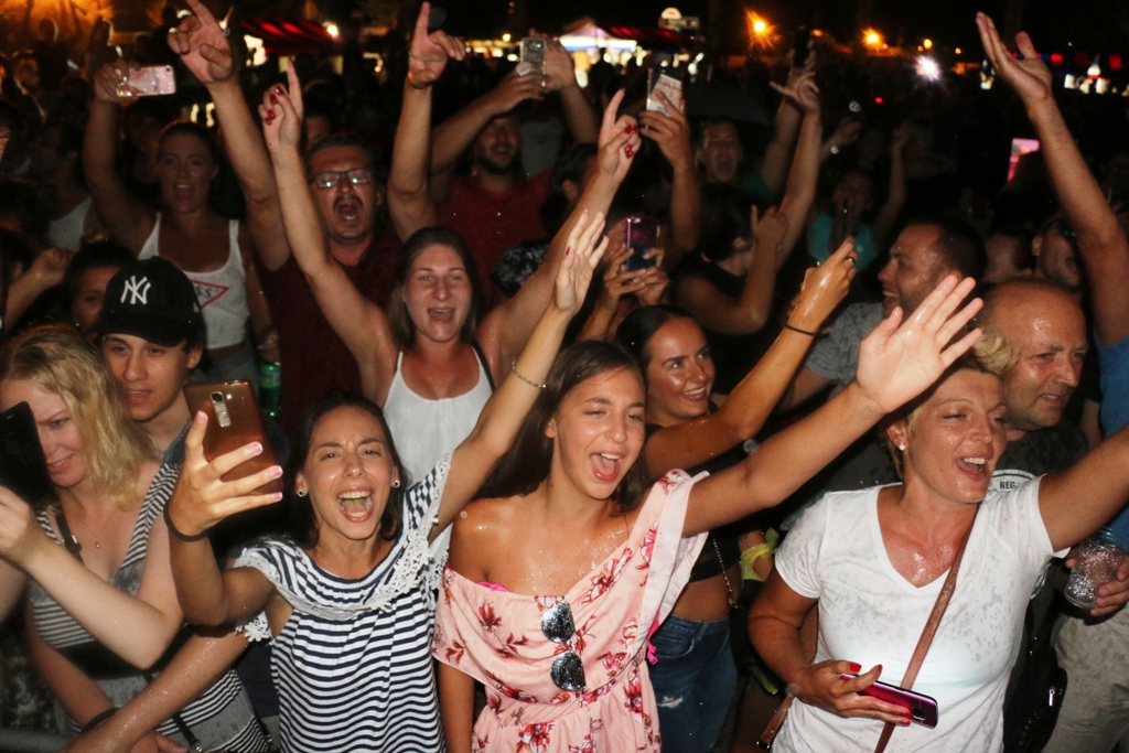 S Alenom Islamovićem po pljusku pjevalo šest tisuća Virana