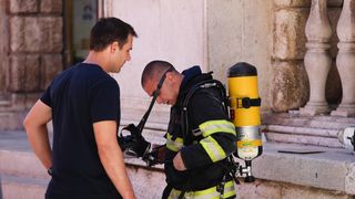 Veliki požar izbio u zgradi na Narodnom trgu Veliki požar izbio u zgradi na Narodnom trgu