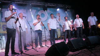 Virsko ljeto 2016: Tomislav Bralić i klapa Intrade oduševili 12 tisuća obožavatelja na virskoj rivi Virsko ljeto 2016: Tomislav Bralić i klapa Intrade oduševili 12 tisuća obožavatelja na virskoj rivi