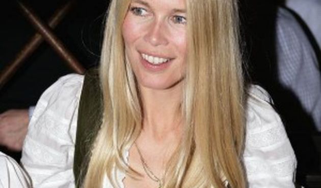 Claudia Schiffer u neobičnom outfitu (fashion.hr)