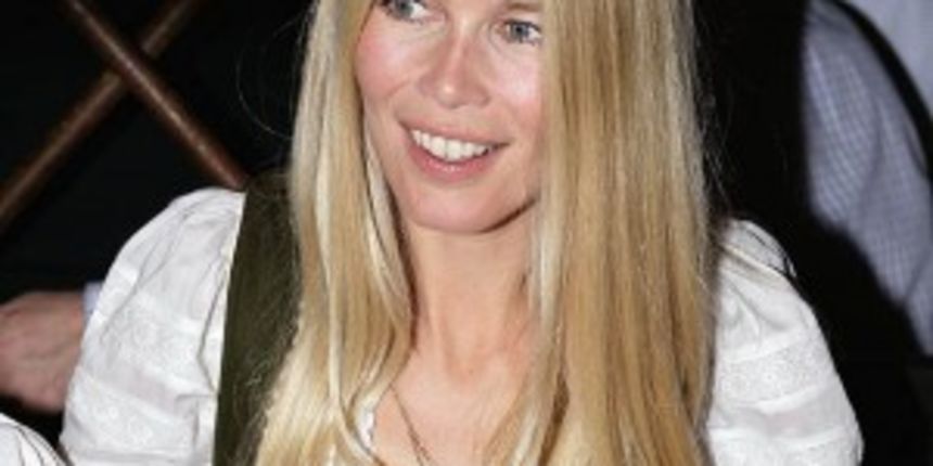 Claudia Schiffer u neobičnom outfitu (fashion.hr)