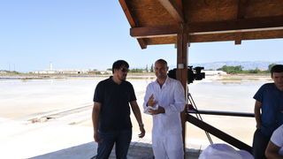 Danas je u Ninu održana berba Cvijeta soli u kojoj su sudjelovali Mate Janković, poznati hrvatski chef, Damir Oštrić, direktor Solane Nin i Marija Dejanović, direktorica Turističke zajednice grada Nina