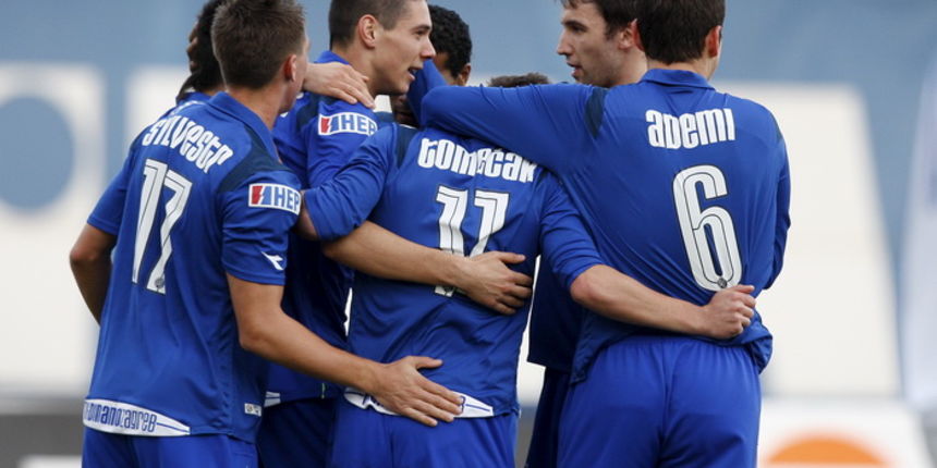 Zagreb, 071110. Stadion u Maksimiru. Utakmica prve Hrvatske nogometne lige izmedju Dinama i Zadra. Na slici: Slavlje Dinamovaca. Foto: Goran Mehkek / Cropix Zagreb, 071110. Stadion u Maksimiru. Utakmica prve Hrvatske nogometne lige izmedju Dinama i Zadra. Na slici: Slavlje Dinamovaca. Foto: Goran Mehkek / Cropix