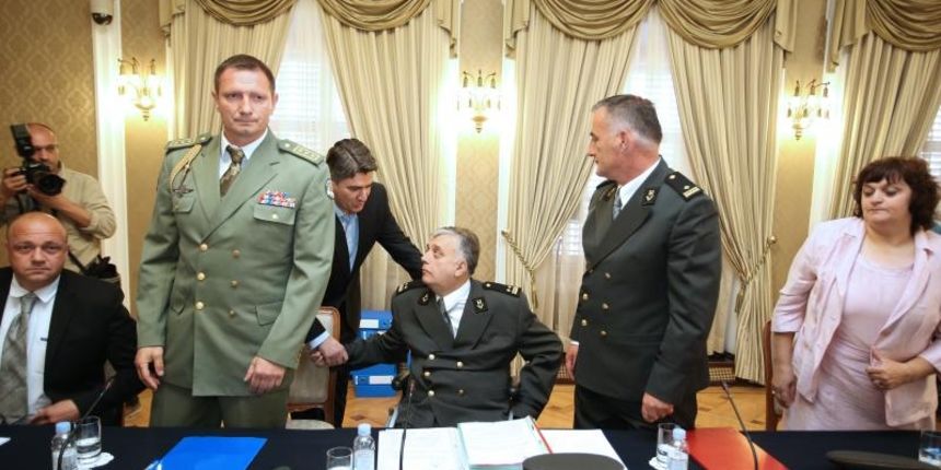 Banski dvori. Premijer Zoran Milanovic s predstavnicima prosvjednika iz Savske 66. Uz premijera na sastanku su sudjelovali ministar branitelja Predrag Matic i ministar obrane Ante Kotromanovic. Photo: Sanjin Strukic/PIXSELL Banski dvori. Premijer Zoran Milanovic s predstavnicima prosvjednika iz Savske 66. Uz premijera na sastanku su sudjelovali ministar branitelja Predrag Matic i ministar obrane Ante Kotromanovic. Photo: Sanjin Strukic/PIXSELL