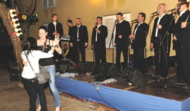 Tomislav Bralic i klapa Intrade na otvaranju turisticke sezone u Varosi, Foto: Nenad Marcev