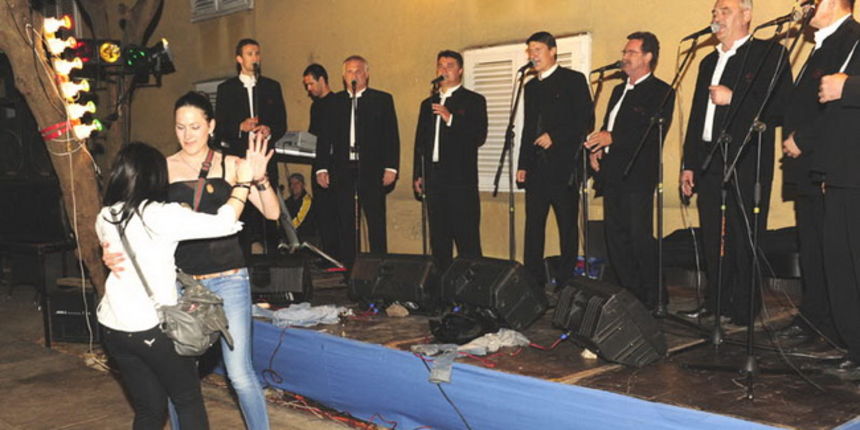 Tomislav Bralic i klapa Intrade na otvaranju turisticke sezone u Varosi, Foto: Nenad Marcev Tomislav Bralic i klapa Intrade na otvaranju turisticke sezone u Varosi, Foto: Nenad Marcev